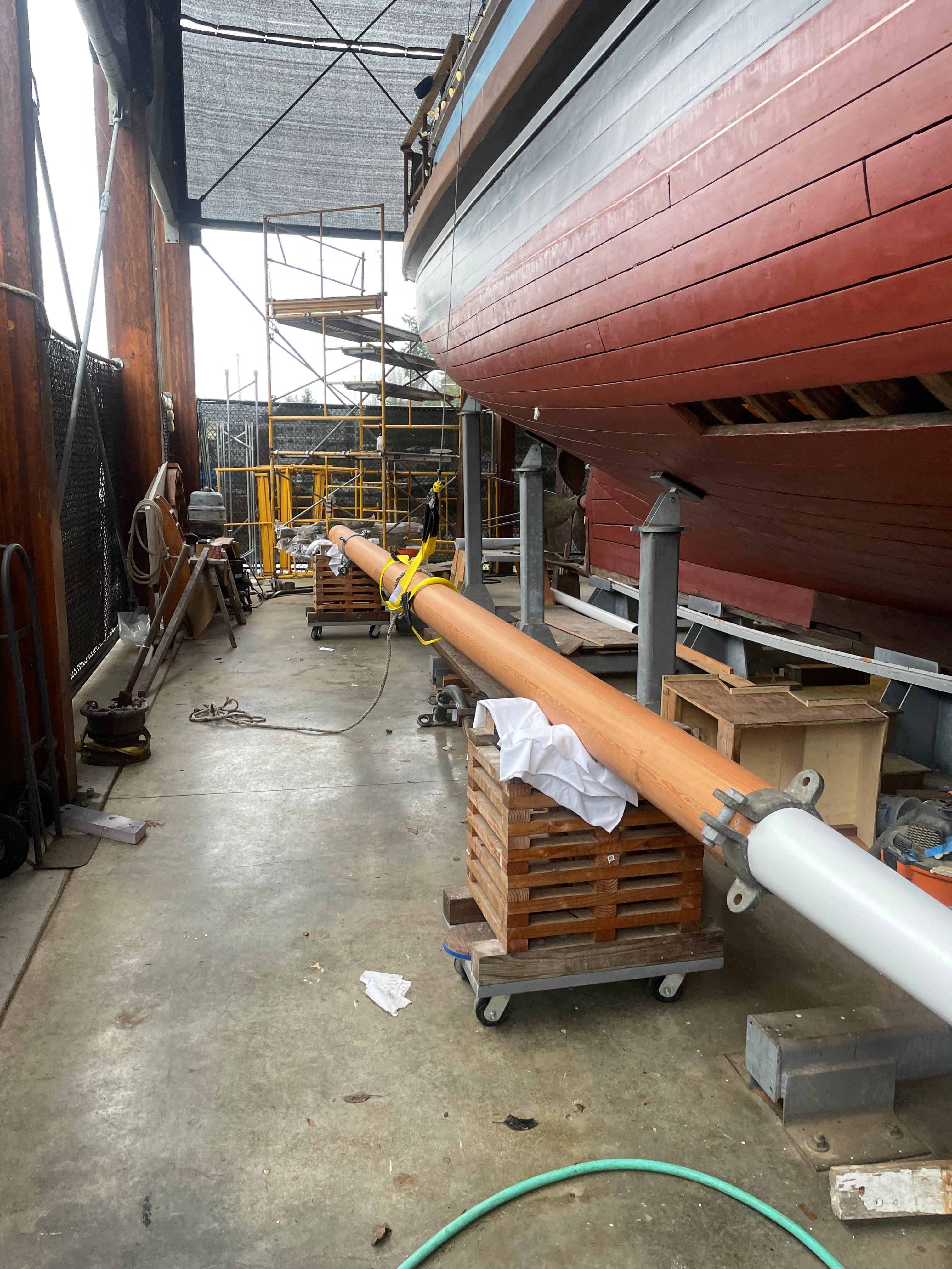 Mast varnished